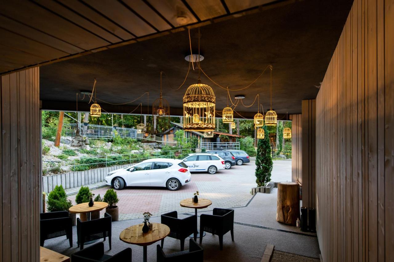 Hotel Veverica Trenčín Exteriör bild